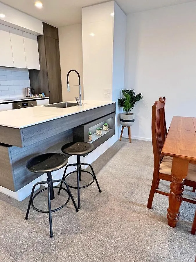 Spacious & Open 2 Bd 2Bth 2Crsp Apt - Dickson Cbd Canberra Apartment